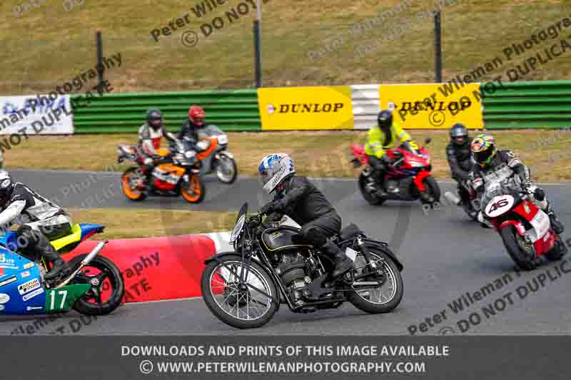 Vintage motorcycle club;eventdigitalimages;mallory park;mallory park trackday photographs;no limits trackdays;peter wileman photography;trackday digital images;trackday photos;vmcc festival 1000 bikes photographs